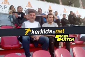 Χαμογελαστός στην εξέδρα ο Σάββας Παντελίδης 