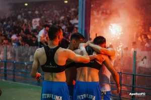 Μεταμεσονύχτια… ποστς (φώτος)