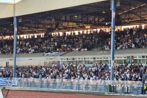 Πραγματικά... δεν πέφτει καρφίτσα!