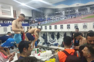 Άνοιξαν σαμπάνιες στ΄αποδυτήρια! (βίντεο) 