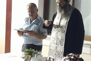 Δίπλα στον συνάνθρωπο... (φώτος)