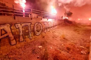 Θύρα 1: "Αδέρφια βάζουμε τα γιορτινά μας"