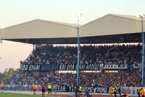 Πραγματικά... δεν πέφτει καρφίτσα!