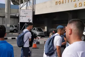 (ΦΩΤΟΣ/ΒΙΝΤΕΟ) Άφιξη και αποθέωση για τους πρωταθλητές 