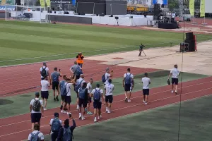 (ΦΩΤΟΣ/ΒΙΝΤΕΟ) Άφιξη και αποθέωση για τους πρωταθλητές 