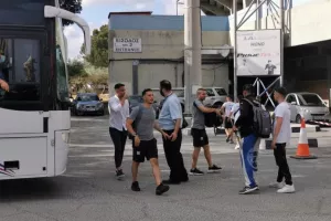 (ΦΩΤΟΣ/ΒΙΝΤΕΟ) Άφιξη και αποθέωση για τους πρωταθλητές 