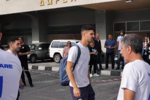 (ΦΩΤΟΣ/ΒΙΝΤΕΟ) Άφιξη και αποθέωση για τους πρωταθλητές 