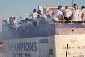 Η εκκίνηση των Champions στο ανοικτό λεωφορείο, ακολούθησαν οι Απολλωνίστες! (βίντεο-φώτος kerkida.net)