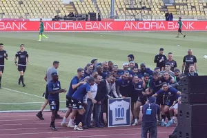 Εν μέσω αποθέωσης βραβεύτηκε ο Πίττας (φώτος) 