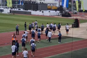 (ΦΩΤΟΣ/ΒΙΝΤΕΟ) Άφιξη και αποθέωση για τους πρωταθλητές 