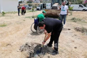 (Φώτος) Δεντροφύτευση με Πάρη - Παναγιώτη 