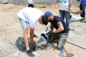 (Φώτος) Δεντροφύτευση με Πάρη - Παναγιώτη 
