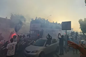 Η εκκίνηση των Champions στο ανοικτό λεωφορείο, ακολούθησαν οι Απολλωνίστες! (βίντεο-φώτος kerkida.net)