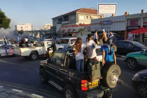 Η εκκίνηση των Champions στο ανοικτό λεωφορείο, ακολούθησαν οι Απολλωνίστες! (βίντεο-φώτος kerkida.net)