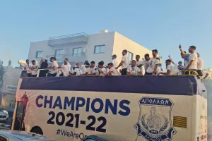 Η εκκίνηση των Champions στο ανοικτό λεωφορείο, ακολούθησαν οι Απολλωνίστες! (βίντεο-φώτος kerkida.net)
