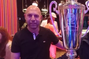 Απόλλων/Αποχωρεί και επιστρέφει Ελλάδα