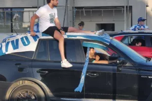 Η εκκίνηση των Champions στο ανοικτό λεωφορείο, ακολούθησαν οι Απολλωνίστες! (βίντεο-φώτος kerkida.net)