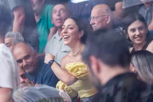 Έζησε έντονα τον τελικό η Έλενα!