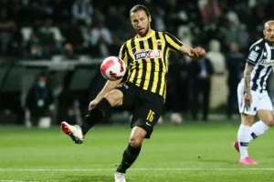Τα δίνει όλα για την παραμονή του Κριχόβιακ η ΑΕΚ