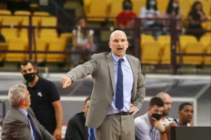 Ψηλά στη λίστα της ΑΕΚ ο Καντζούρης