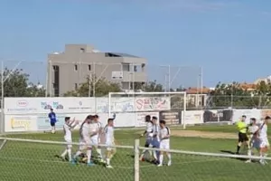 Καρμιώτισσα - Ομόνοια Αρ.: Το "καθάρισε" από το 5΄ με τον επενδυτή στην κερκίδα! (φώτος) 