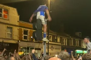 Παίκτης... βγήκε στα φώτα τροχαίας!