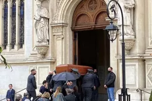 Το τελευταίο "αντίο" στον Μίνο Ραϊόλα (φώτος)