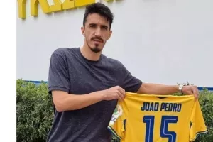 Έδωσε τη φανέλα για καλό σκοπό ο Ζοάο
