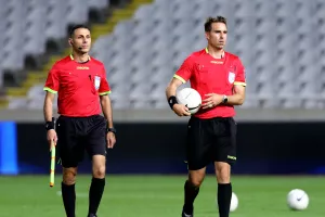 (ΒΙΝΤΕΟ) Οι Ομονοιάτες αποδοκίμασαν έντονα τον Ιταλό ρεφ