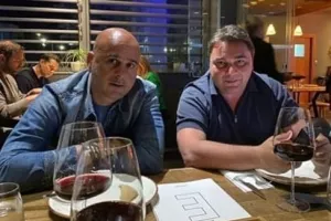 Συνάντηση... γιγάντων με κρασάκι!