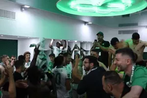 ΒΙΝΤΕΟ ΟΜΟΝΟΙΑ/Παρακάμερα: Ο... χαμός στα αποδυτήρια και όχι μόνο!