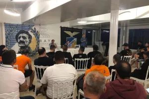 ΑΠΟΕΛίστες και διοικούντες τα είπαν στη Λάρνακα