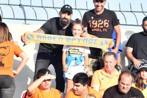 (Φωτορεπορτάζ) Ο κόσμος στο "Στέλιος Κυριακίδης"