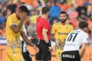 ΑΠΟΕΛ - ΑΕΚ: Δυο κεφαλιές... το μοίρασαν (φώτος)