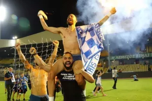 ΠΛΟΥΣΙΟ ΦΩΤΟΡΕΠΟΡΤΑΖ/ΧΑΜΟΣ για τον πρωταθλητή Απόλλωνα! 