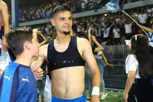 ΠΛΟΥΣΙΟ ΦΩΤΟΡΕΠΟΡΤΑΖ/ΧΑΜΟΣ για τον πρωταθλητή Απόλλωνα! 