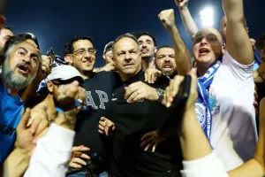 ΠΛΟΥΣΙΟ ΦΩΤΟΡΕΠΟΡΤΑΖ/ΧΑΜΟΣ για τον πρωταθλητή Απόλλωνα! 