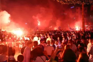 (ΦΩΤΟΣ/ΒΙΝΤΕΟ) "Κάηκε" η Λεμεσός για τους πρωταθλητές! 