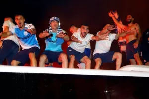 (ΦΩΤΟΣ/ΒΙΝΤΕΟ) "Κάηκε" η Λεμεσός για τους πρωταθλητές! 