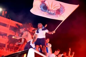 (ΦΩΤΟΣ/ΒΙΝΤΕΟ) "Κάηκε" η Λεμεσός για τους πρωταθλητές! 