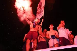 (ΦΩΤΟΣ/ΒΙΝΤΕΟ) "Κάηκε" η Λεμεσός για τους πρωταθλητές! 