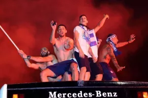 (ΦΩΤΟΣ/ΒΙΝΤΕΟ) "Κάηκε" η Λεμεσός για τους πρωταθλητές! 