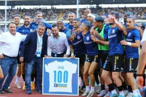 Εν μέσω αποθέωσης βραβεύτηκε ο Πίττας (φώτος) 