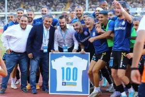 Εν μέσω αποθέωσης βραβεύτηκε ο Πίττας (φώτος) 