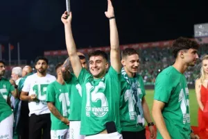 (BINTEO/ΦΩΤΟΣ) Η απονομή στην Ομόνοια και όσα ακολούθησαν!