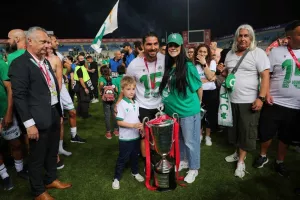 (BINTEO/ΦΩΤΟΣ) Η απονομή στην Ομόνοια και όσα ακολούθησαν!