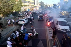 Η εκκίνηση των Champions στο ανοικτό λεωφορείο, ακολούθησαν οι Απολλωνίστες! (βίντεο-φώτος kerkida.net)