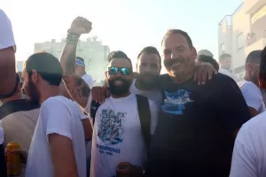 Η εκκίνηση των Champions στο ανοικτό λεωφορείο, ακολούθησαν οι Απολλωνίστες! (βίντεο-φώτος kerkida.net)
