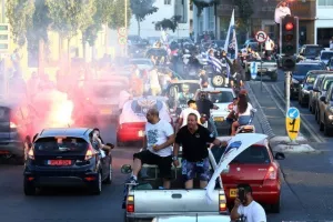 Η εκκίνηση των Champions στο ανοικτό λεωφορείο, ακολούθησαν οι Απολλωνίστες! (βίντεο-φώτος kerkida.net)