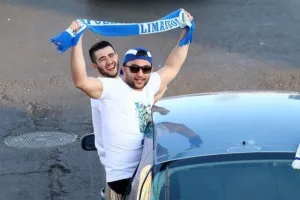 Η εκκίνηση των Champions στο ανοικτό λεωφορείο, ακολούθησαν οι Απολλωνίστες! (βίντεο-φώτος kerkida.net)